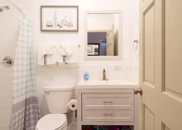 Prime Wicker Park Close To Shops & Dining *